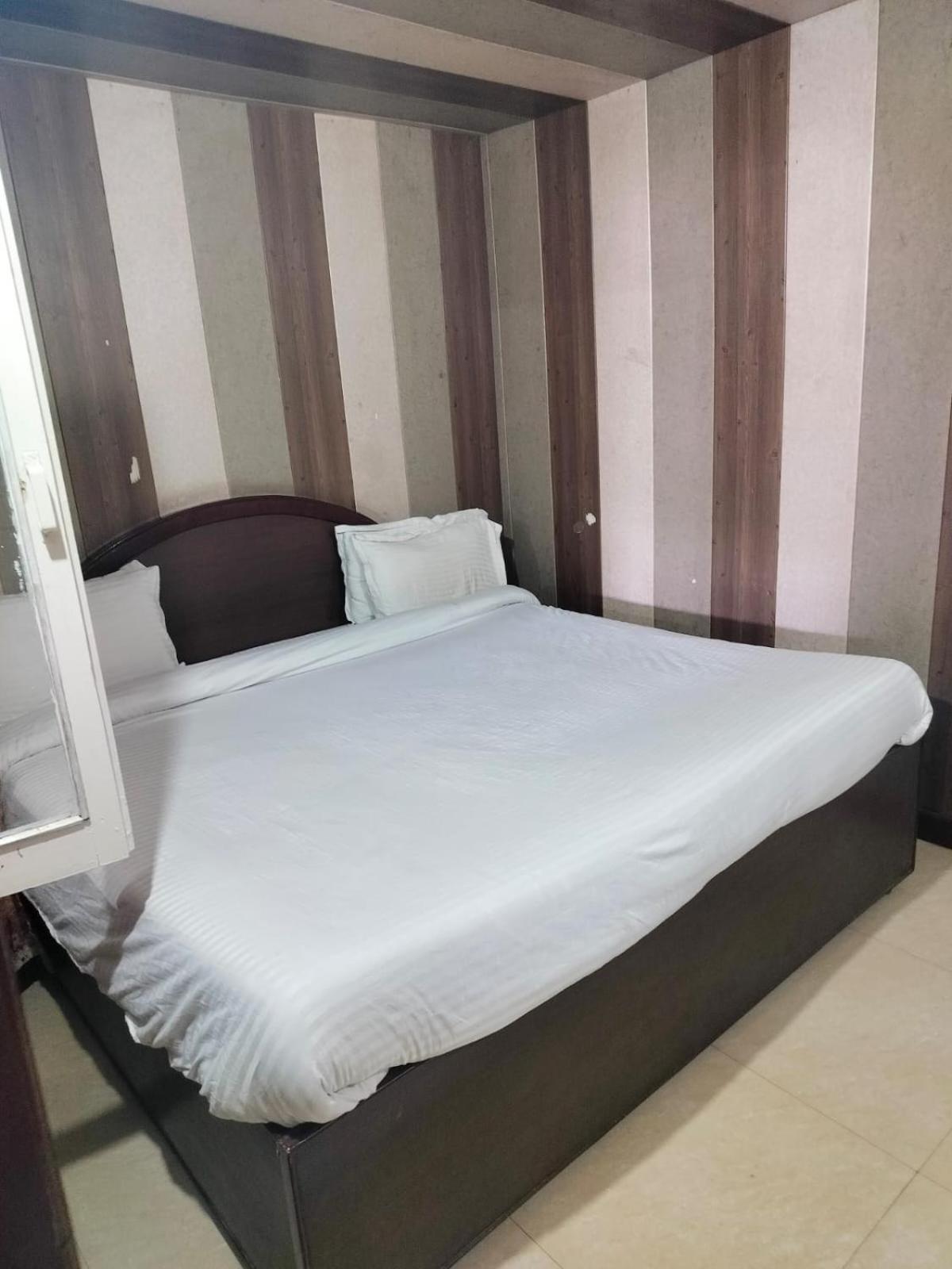 Hotel Surya Lake View Nainital Exterior foto